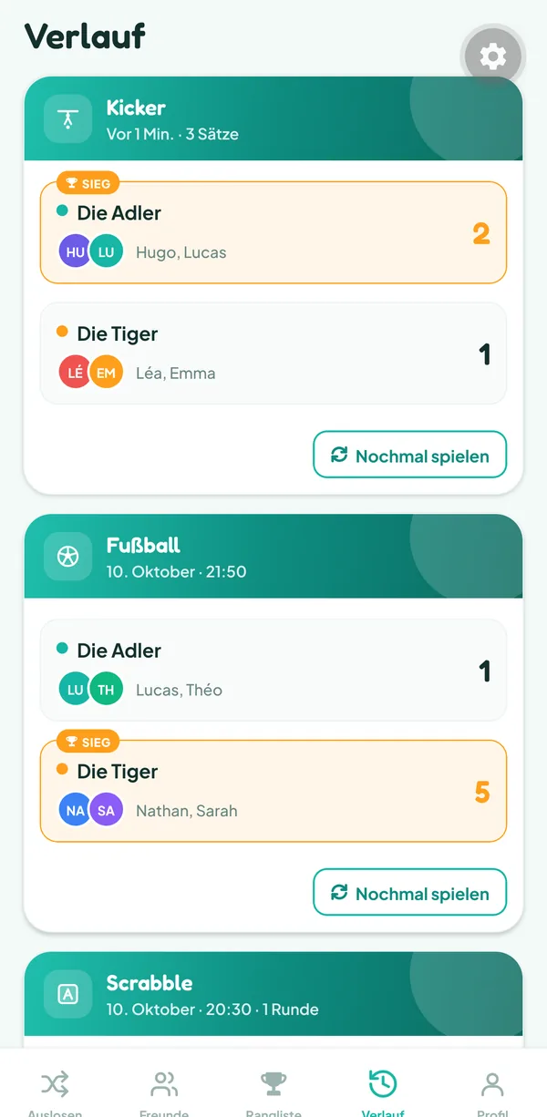 Teamzy-Bildschirm: die Kicker-Partie im Verlauf, Die Adler (Lucas, Hugo) gewinnen 2:1 Sätze gegen Die Tiger (Emma, Léa)