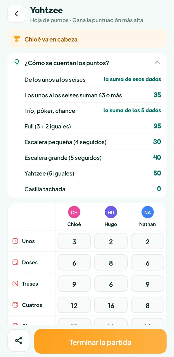 Pantalla de Teamzy: la ayuda «¿Cómo se cuentan los puntos?» del Yahtzee, abierta encima de la hoja