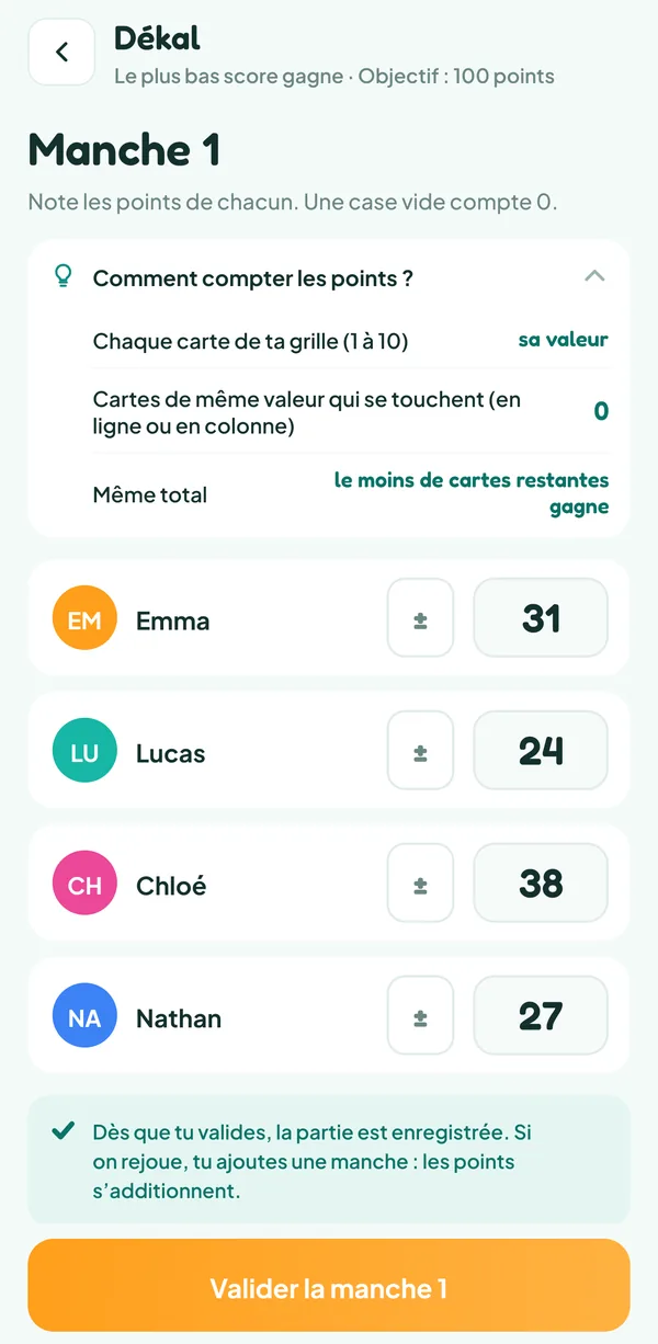 Écran de Teamzy : saisie de la manche 1 de Dékal avec l'aide « Comment compter les points ? » ouverte (chaque carte de ta grille, sa valeur ; cartes de même valeur qui se touchent, 0 ; même total, le moins de cartes restantes gagne), Emma 31, Lucas 24, Chloé 38 et Nathan 27